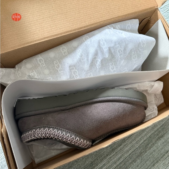 UGG BRAND NEW SLIPPERS - Picture 3 of 4